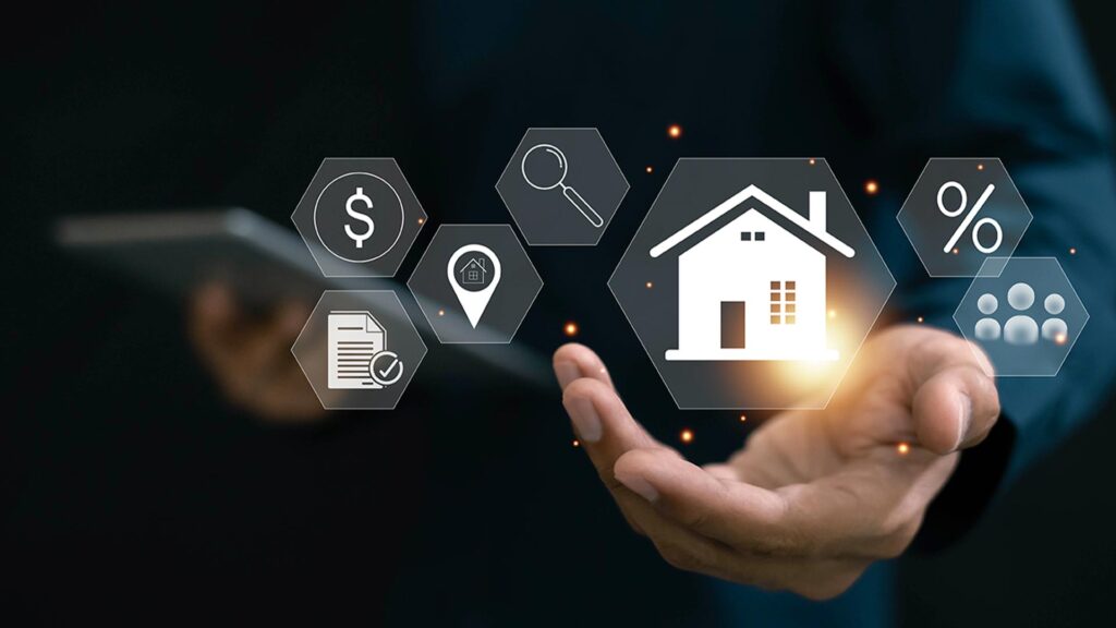 Pessoa segurando tablet com ícones digitais de casa, porcentagem e finanças, representando soluções tecnológicas em home equity.